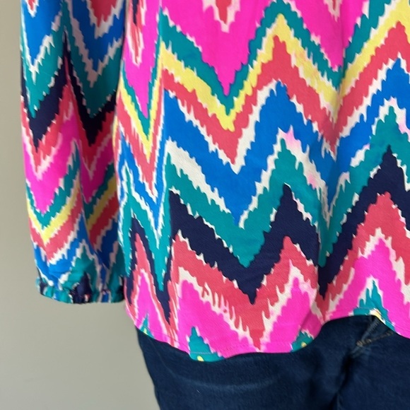 Lilly Pulitzer Elsa Silk Top Flame Stitch Pattern Vneck Smocked Shirt Sz XS - Picture 5 of 12